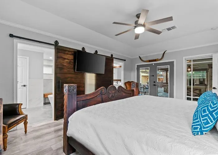 Cowtown Casa: A Place To Hang Your Fort Worth
