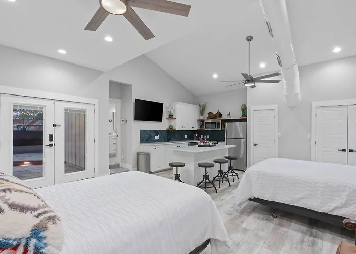 Cowtown Casa: A Place To Hang Your * Fort Worth