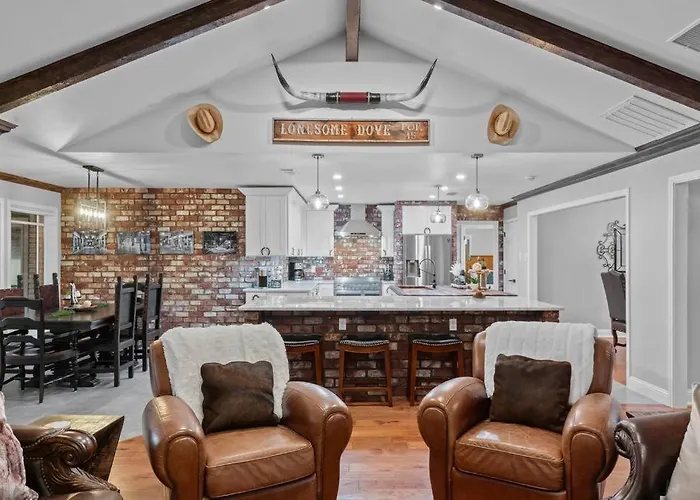 Cowtown Casa: A Place To Hang Your Fort Worth