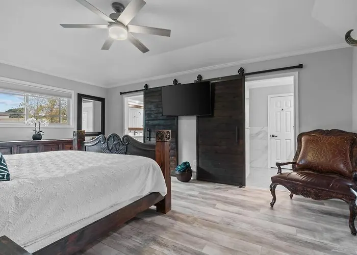 Cowtown Casa: A Place To Hang Your Holiday home