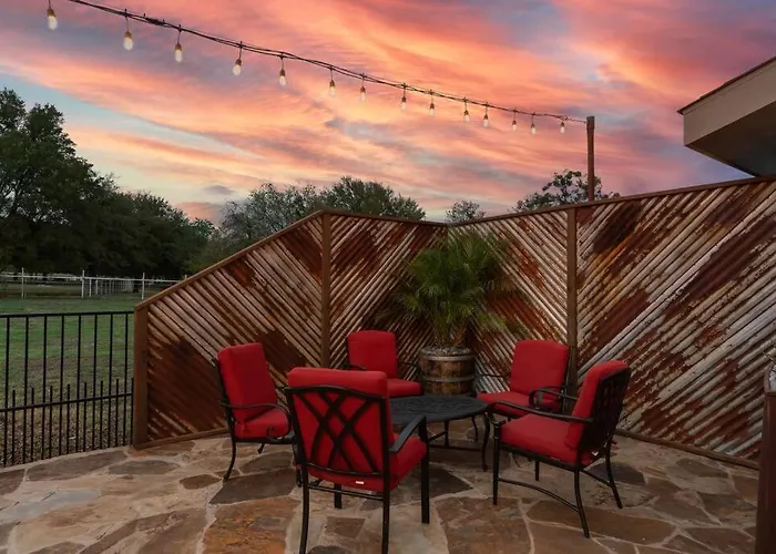 Cowtown Casa: A Place To Hang Your * Fort Worth