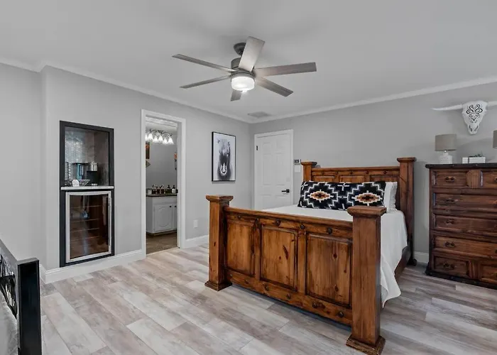Cowtown Casa: A Place To Hang Your Fort Worth