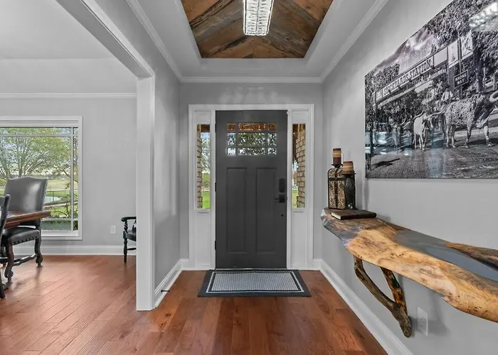Cowtown Casa: A Place To Hang Your Holiday home *