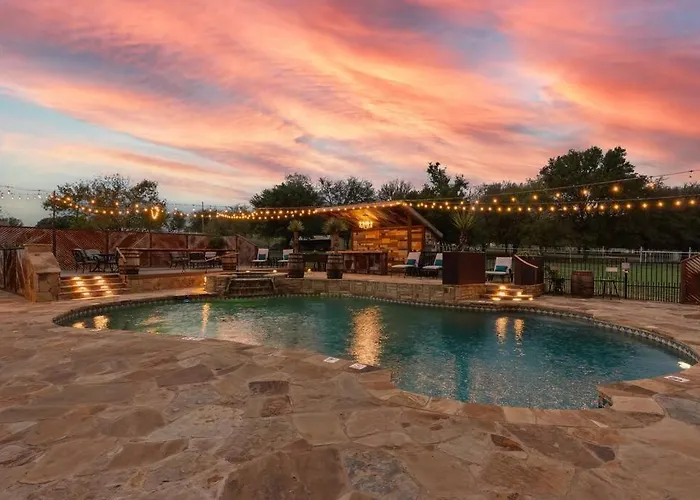 Cowtown Casa: A Place To Hang Your *