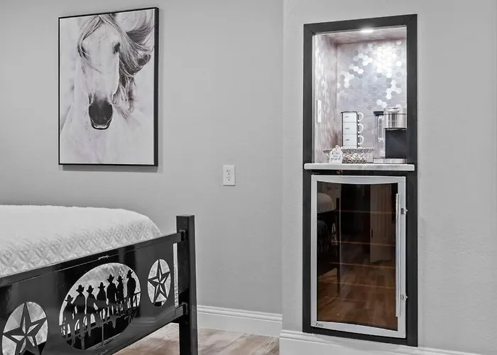 Cowtown Casa: A Place To Hang Your Holiday home