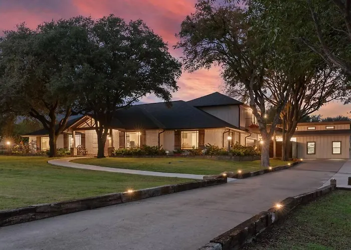 Cowtown Casa: A Place To Hang Your Fort Worth
