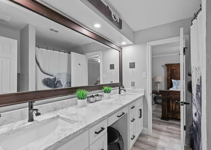 Cowtown Casa: A Place To Hang Your Holiday home