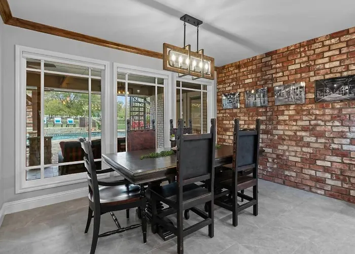 Cowtown Casa: A Place To Hang Your