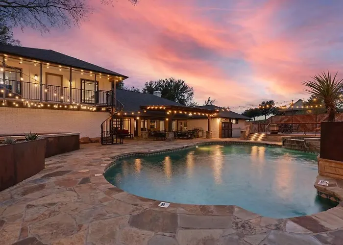 Cowtown Casa: A Place To Hang Your * Fort Worth