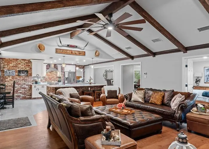Cowtown Casa: A Place To Hang Your