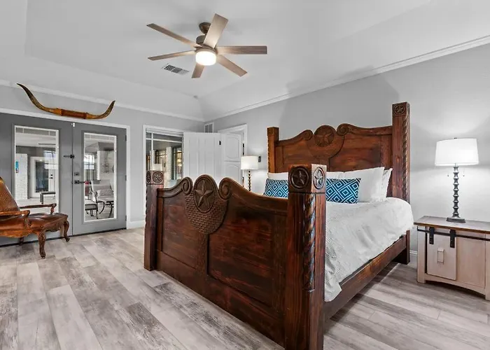 Cowtown Casa: A Place To Hang Your * Fort Worth